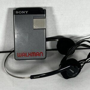 VINTAGE SONY WALKMAN SRF-19W AM/FM STEREO RECEIVER WITH HEADPHONES**READ**
